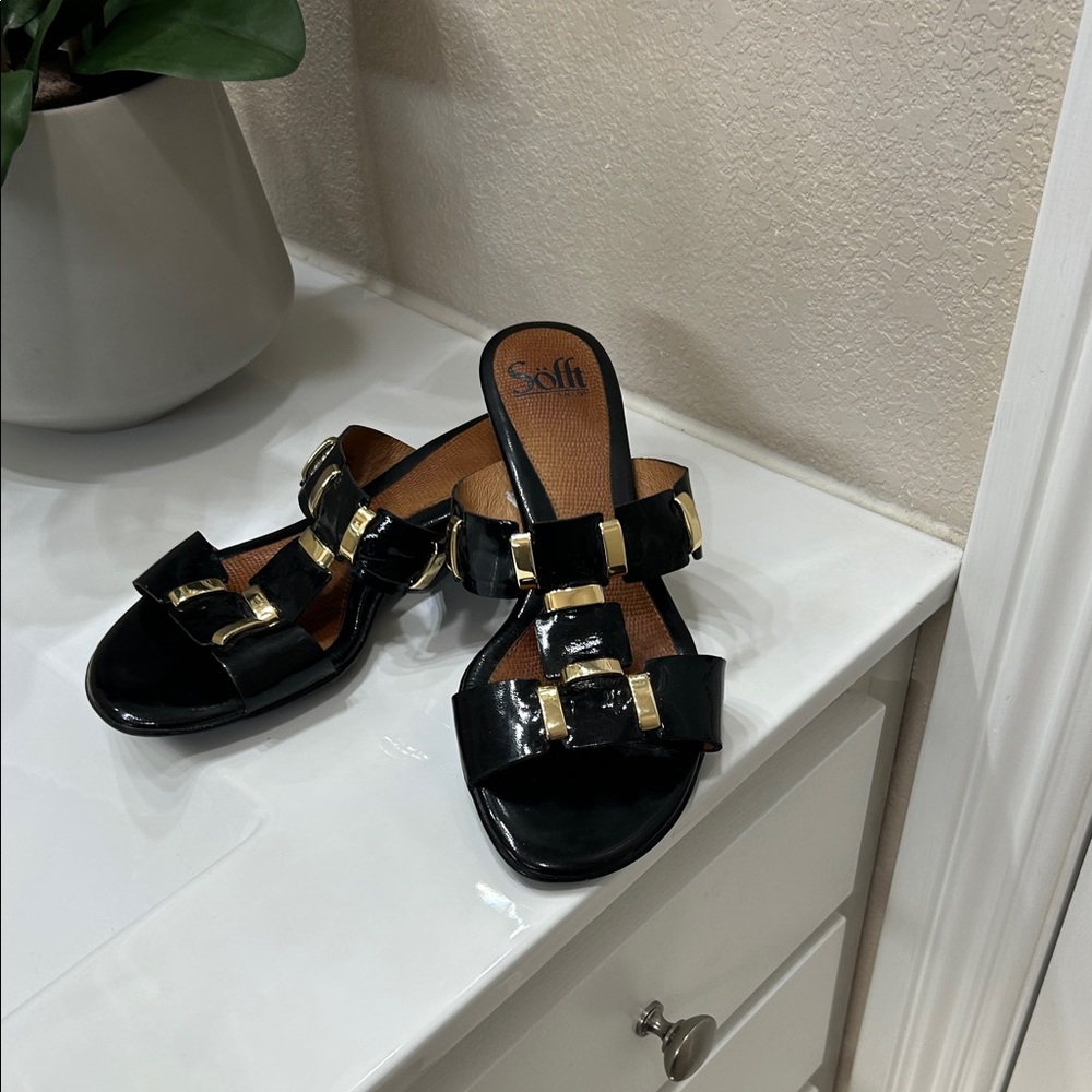 Sofft Women's Black and Gold Slide Sandals